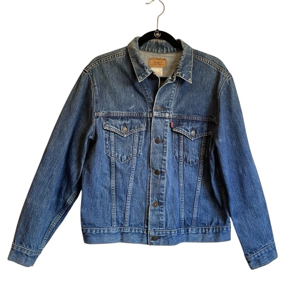 Vintage Levi Denim Trucker Jacket Size 42 
Made in Canada 70s 70505-0217